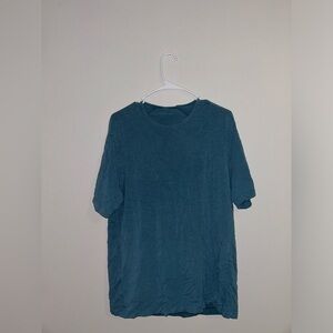Men's Lululemon size large blue t shirt